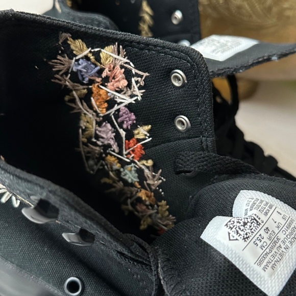 Hand Embroidered Converse High-tops - lugged sole - size 9w - Picture 8 of 11